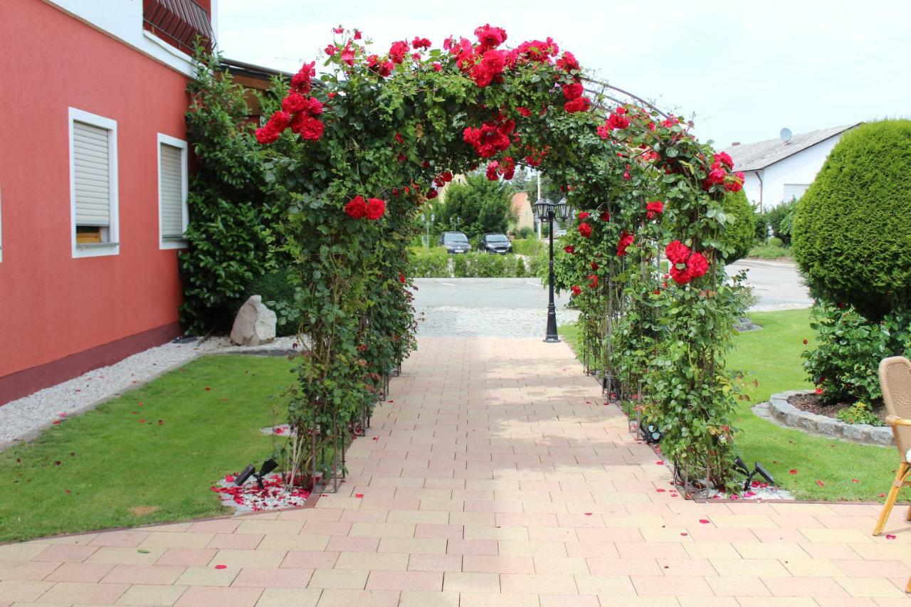 Landhotel Grabinger Schwandorf Bagian luar foto